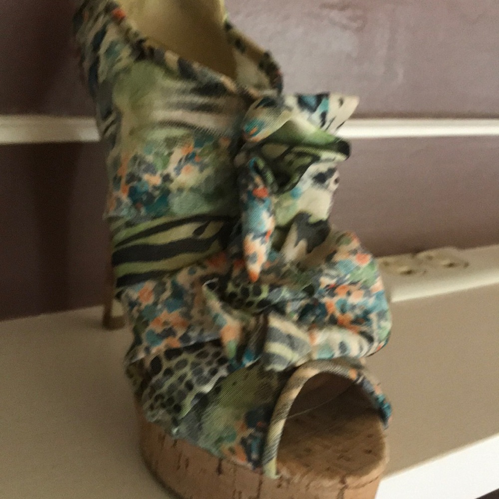 Heels - Picture 3 of 6